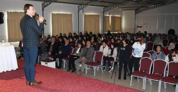 Hürriyet Yazarı Ömür Kurt AGC Üyeleri ile Buluştu