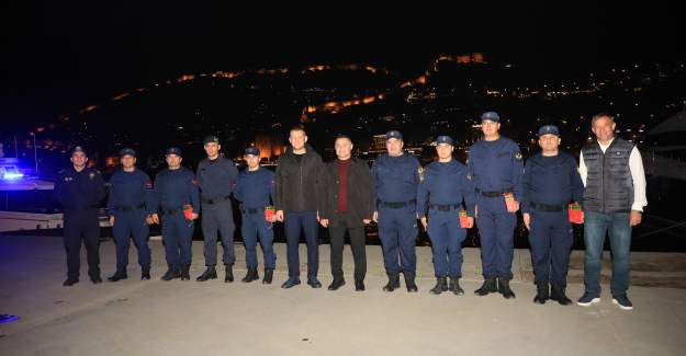 Kaymakam Ürrkmezer Yılbaşı Gecesi Görev Yapan Güvenlik Güçlerini Yalnız Bırakmadı
