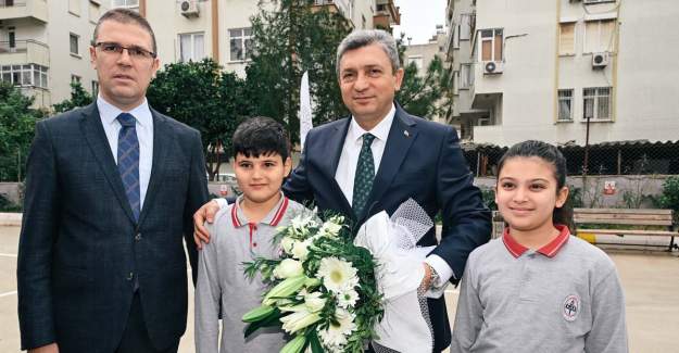 Vali Şahin Karne Heyecanına Ortak Oldu