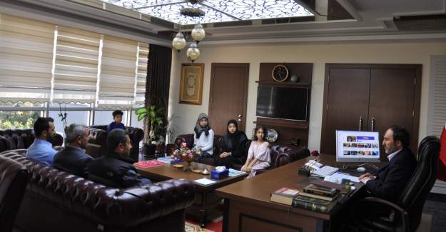 Alanya'da Ortaokul Öğrencilerine Yönelik Ezbere Şiir Okuma Yarışması Düzenlendi