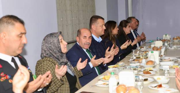 Kaymakam Ürkmezer Huzurevi Büyüklerimizle İftar Programında Bir Araya Geldi