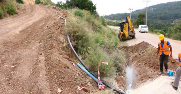 ASAT Kumluca’nın Kırsal Mahallelerinde İçme Suyu Hatlarını Yeniliyor