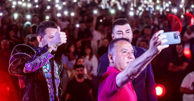 Burak Yeter Performansıyla Antalyalıları Büyüledi