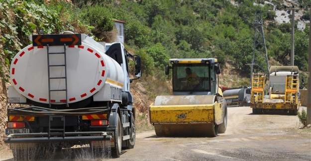 Alanya Belediyesi Bozuk ve Eskimiş Yolları Yeniliyor