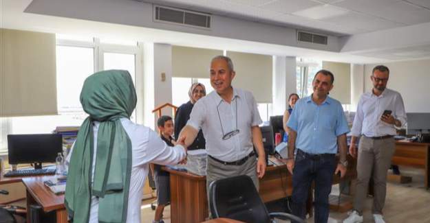 Başkan Özçelik Belediye Personeli İle Bayramlaştı