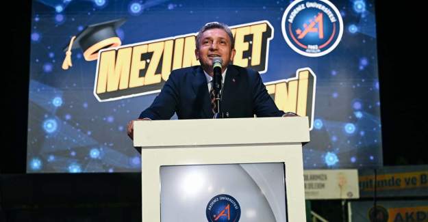 Akdeniz Üniversitesi'nde Mezuniyet Coşkusu
