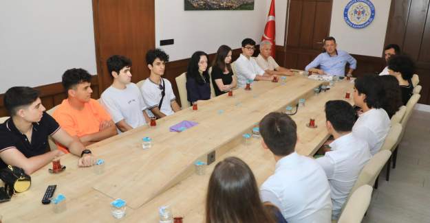 Türkiye YKS Şampiyonlarından Kaymakam Ürkmezer'e Ziyaret