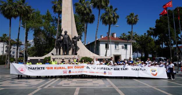Başkan Özçelik Trafik  Haftası  Etkinliklerine  Katıldı