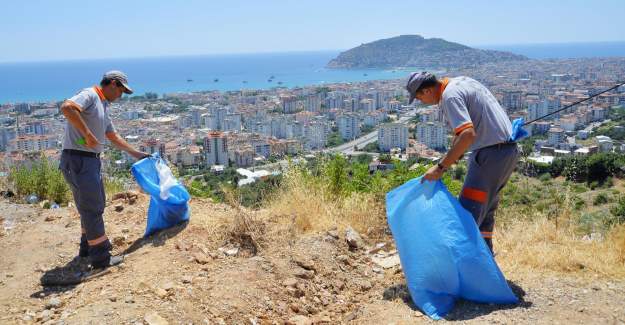 Alanya Belediyesi’nden Kesintisiz Temizlik Çalışması