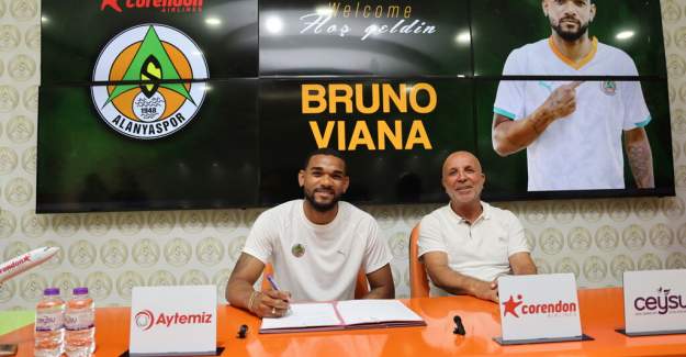 Alanyaspor'da Dört Futbolcu İçin İmza Töreni