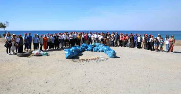 Alanya’da Sahil Temizliği Gerçekleştirildi