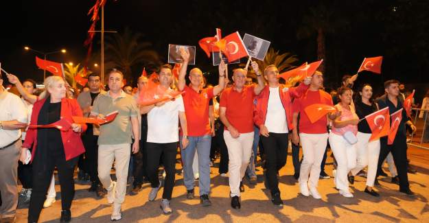 Alanya'da Cumhuriyet'in 102. Yılı Coşkusu Zirveye Çıktı: Fener Alayı ve Norm Ender Konseri
