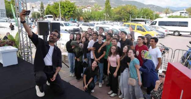 Alanya Kitap Fuarı’na Öğrencilerden Büyük İlgi
