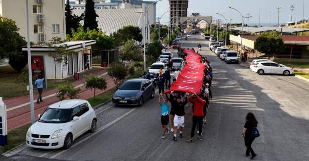 ALKÜ’de Cumhuriyet Coşkusu Zirve Yaptı: Yürüyüş ve Yamaç Paraşütü