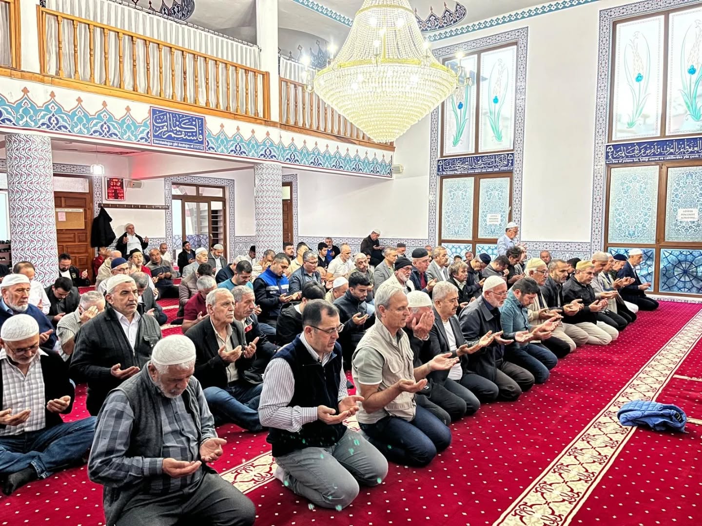 Müftü Seven Sabah Namazında Cemaatle Buluştu