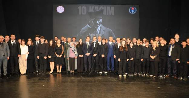 "Atatürk’ün Kıvılcımları" Gösterisi Duygulandırdı