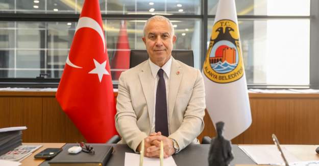 BAŞKAN ÖZÇELİK 24 KASIM ÖĞRETMENLER GÜNÜ’NÜ KUTLADI