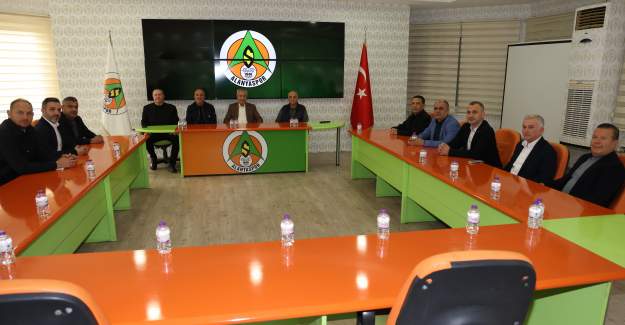 Bülent Arınç’tan Alanyaspor’a Ziyaret