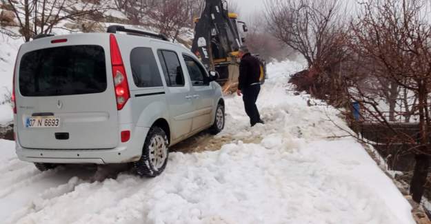 Antalya Büyükşehir Belediyesi Kar Esaretine Geçit Vermedi: Mahsur Kalan Vatandaşlar Kurtarıldı