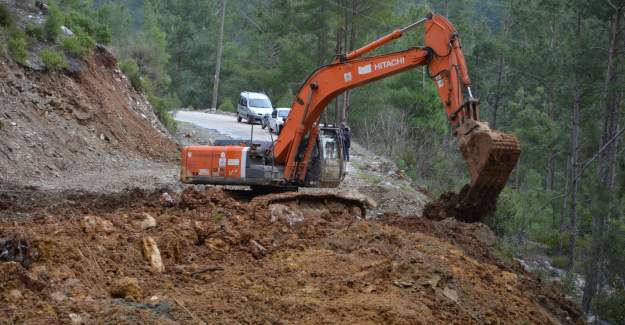 Büyükşehirden Alanya’da Yol Seferberliği : Kapanan Köy Yolları Açılıyor