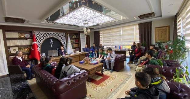 Yaylalı Ortaokulu Öğrencilerinden Müftü İlhan'a Ziyaret