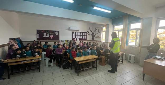 Alanya İlçe Jandarma Komutanlığı Tarafından Öğrencilere Trafik Semineri Verildi
