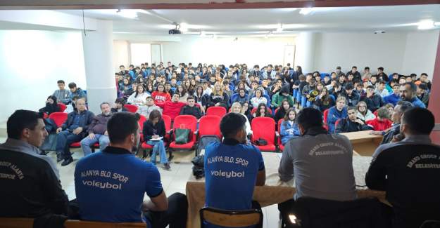 Efeler'den gençlere voleybol dersi