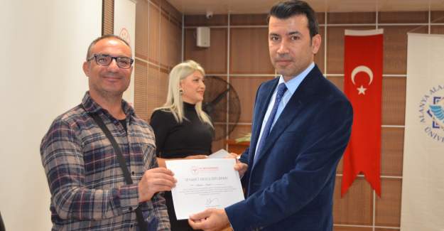 Diyabet Okulu Kursiyerlerine Sertifikaları Verildi