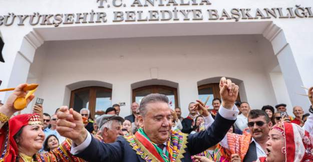 Antalya Sokakları Yörük Göçüyle Şenlendi