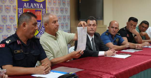 Alanya'da Çevre Denetimi: İzmarit Atan 8 Sürücü Cezalandırıldı