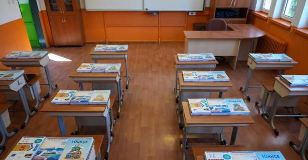 Ücretsiz Ders Kitapları  Sıralardaki Yerini Almaya Başladı