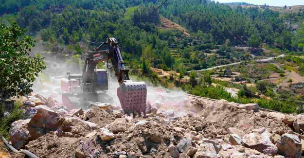 Alanya Belediyesi Başköy'de Heyelan Riskini Bitiriyor