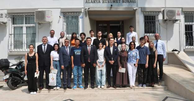 YKS’de Derece Yapan Öğrenciler Kaymakamlıkta Ağırlandı