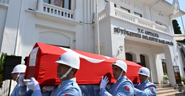 Antalya, Eski Belediye Başkanını Uğurladı