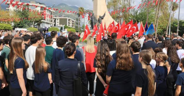 Alanya’da Cumhuriyetin 102. Yılı Çelenk Töreniyle Başladı