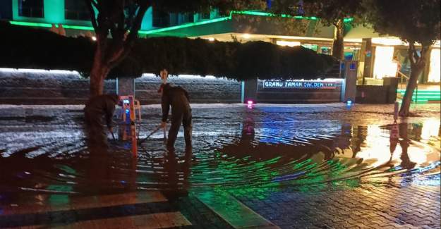 Alanya Belediyesi Olumsuz Hava Koşullarına Karşı Gece Boyu Teyakkuzdaydı