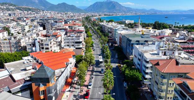 Alanya Belediyesi'nden Atatürk Caddesi’ne Köklü Yenileme