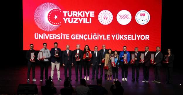 ALKÜ'ye Üniversite Sporları Başarı Ödülü