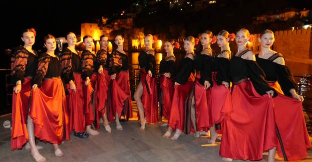 8 Ülke Alanya'da Dans Etti: Festival Coşkuyla Sona Erdi