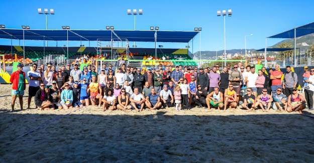 Plaj Voleybolu Halk Turnuvası Yoğun İlgi Gördü