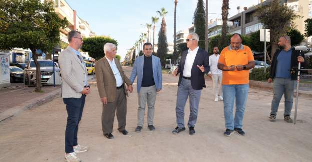 Atatürk Caddesi Tarihi Yenilemede Çalışmalar Hızlandı