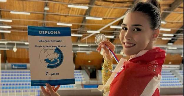 ALKÜ’lü Akademisyen Buz Pateninde Zirveye Tırmanıyor