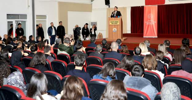 Kaymakam Öztürk Öğrencilerin Karne Sevincine Ortak Oldu