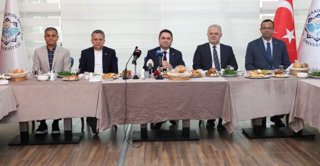 Rektör Türkdoğan Gazetecilerle Bir Araya Geldi