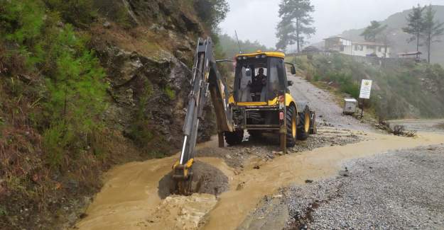 Büyükşehir’den Şiddetli Yağışlar Sonrası Yollara Hızlı Müdahale