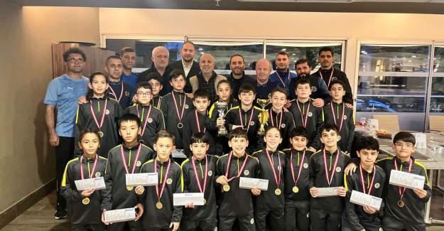 Şampiyon Alanyaspor U12 Yemeği : Başkan Çavuşoğlu'ndan Ödül