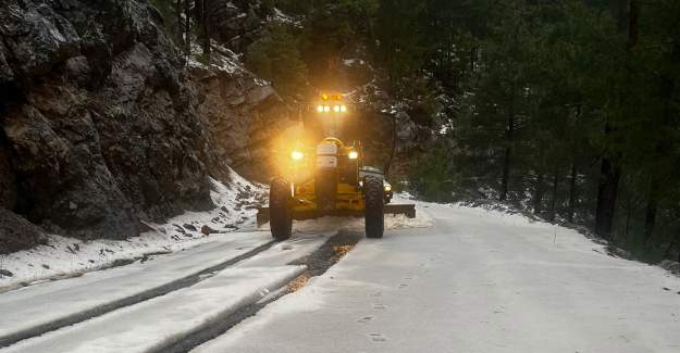 Büyükşehir’den Alanya’da Yol Mesaisi