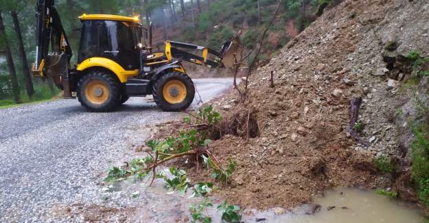 Büyükşehirden Yollara Hızlı Müdahale:Yağışın Hasarları Onarılıyor