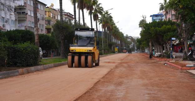 Atatürk Caddesinde İkinci Etap Tamam : Ekipler Gece Gündüz Çalıştı