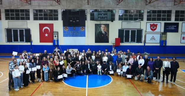 Zeybek Kursiyerleri Sertifikalandı